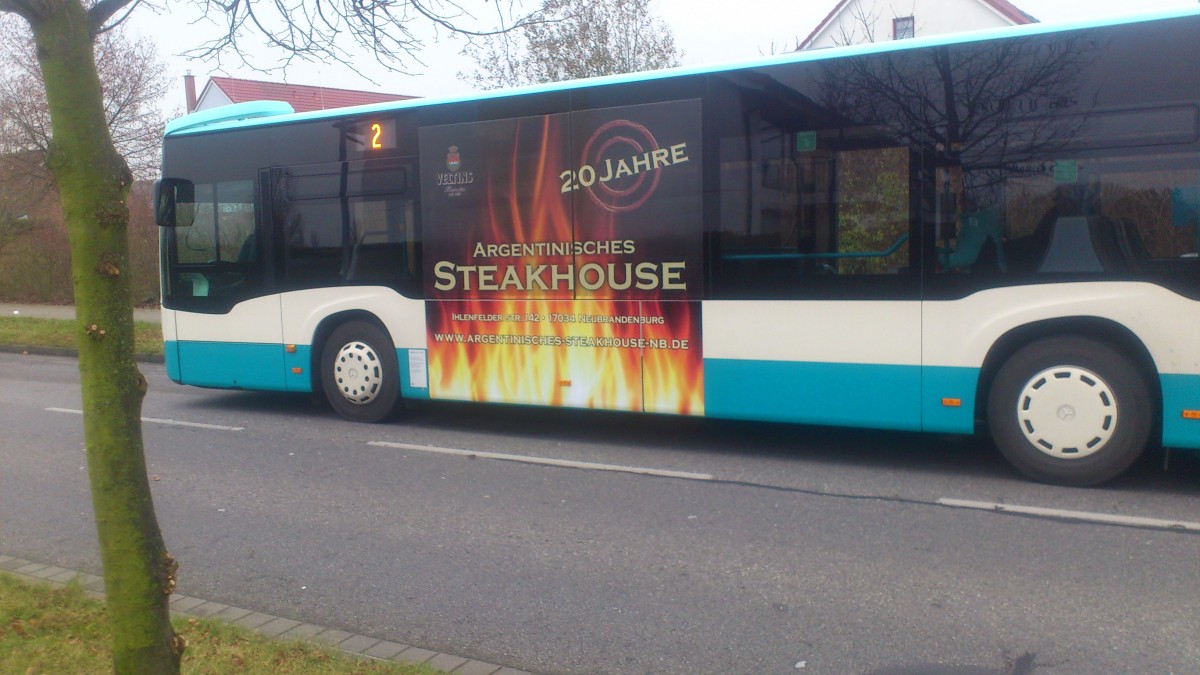 ....der erste neue Citaro der Stadtwerke NB SW 591 mit seiner aktuellen Werbung für das argentinische Steakhouse was sein zwanzigjähriges feiert