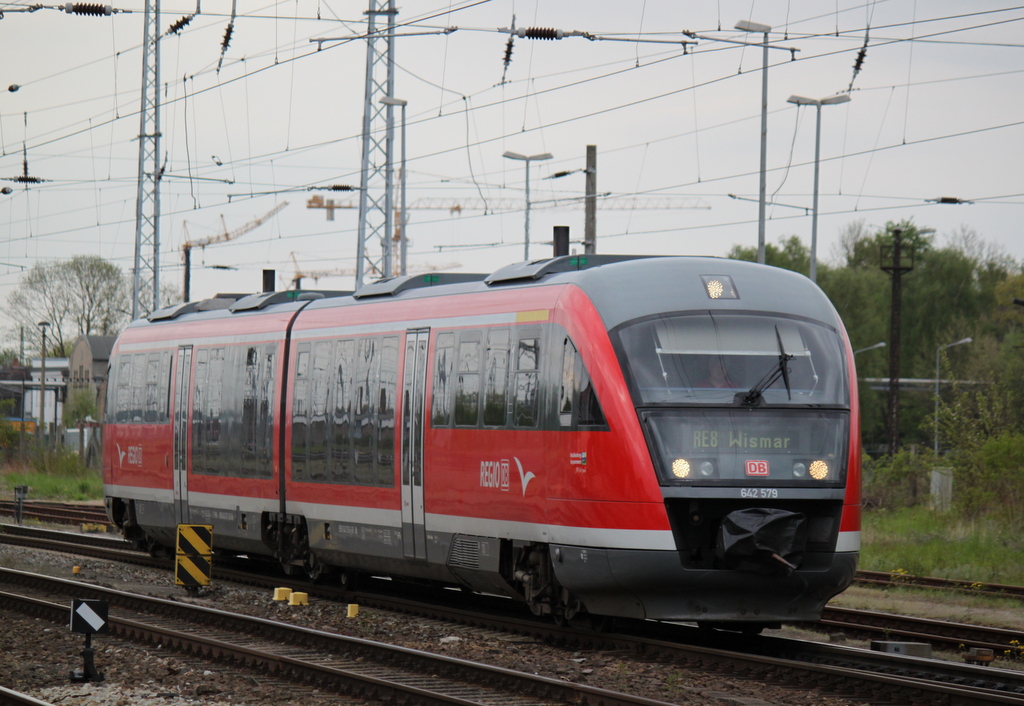 Der ex N�rnberger 642 579-6 als RE 13114(Tessin-Wismar)bei der Einfahrt im Rostocker Hbf.09.05.2015