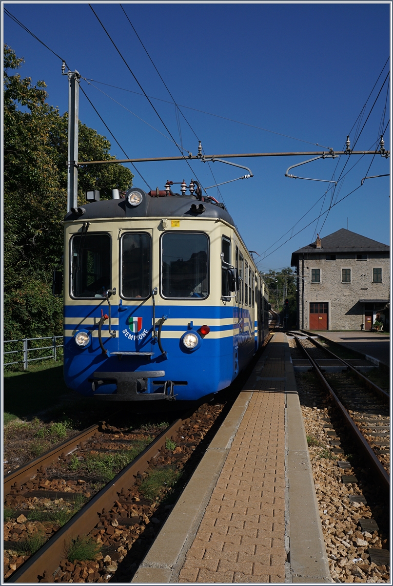 Der Ferrovia Vigezzina SSIF ABe 6/6 Sempione als 756 in Trontano.
7. Okt. 2016