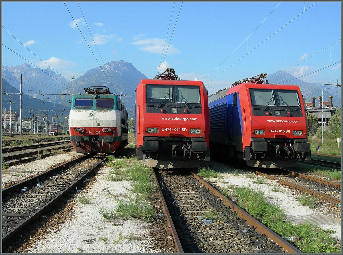 Der Intervallo (Sieste) ist bald vorbei, neu Arbeit wartet auf die FS 444 056 und die beiden SBB Re 474 014 und 015 in Domodossola. 
(Das Bild entstand unter Führung eines örtliche Guides) 
10. Sept. 2007