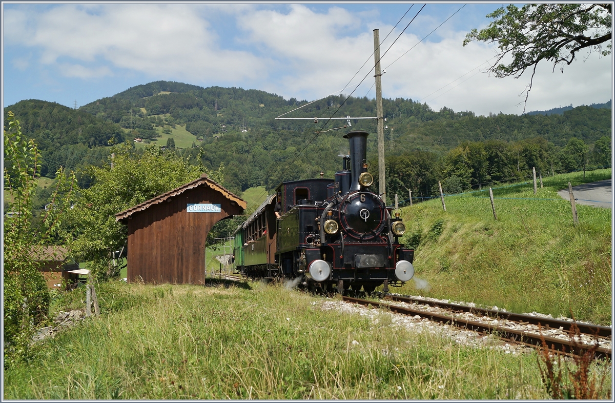 Der kleine Zug nun etwas näher: die Blonay-Chamby G 3/3 N°6 schleppt bei der Haltestelle Cornaux ihren Zug Richtung Chamby. 

11. August 2019