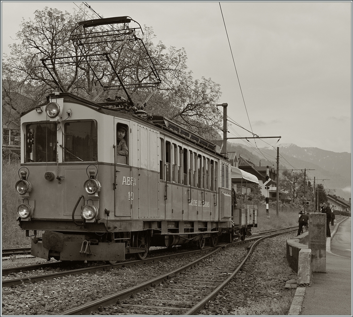 Der LLB ABFe 2/4 N° 10 in Blonay. 
14. Mai 2016 