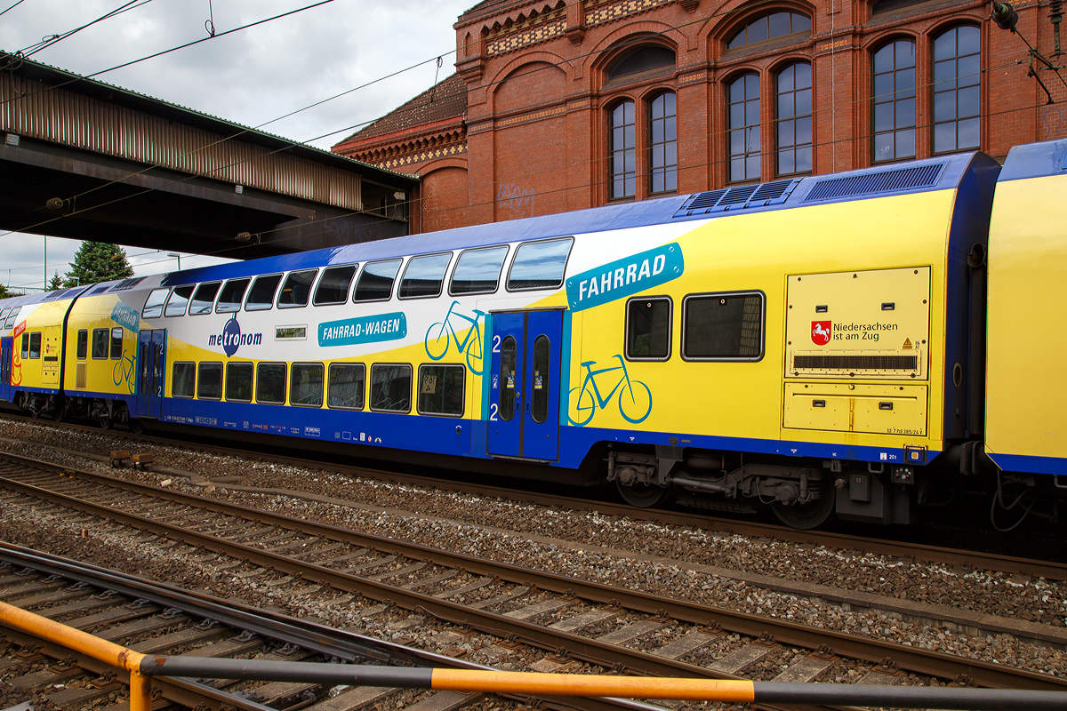 Der Metronom 2. Klasse – Doppelstockwagen mit Mehrzweckabteil (Fahrradwagen) D-ME 55 80 96 73 008-7 DBdpza am 16.06.2015 eingereiht in einen Regionalzug im Bahnhof Hamburg-Harburg.