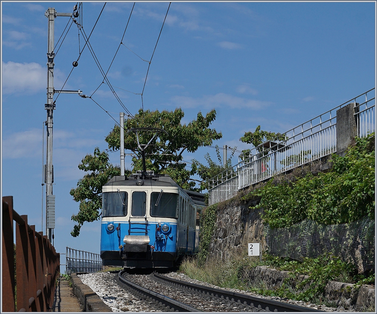 Der MOB ABDe 8/8  Fribourg  auf seiner Fahrt Richtung Chernex kurz vor Chatelard VD.
22. August 2018