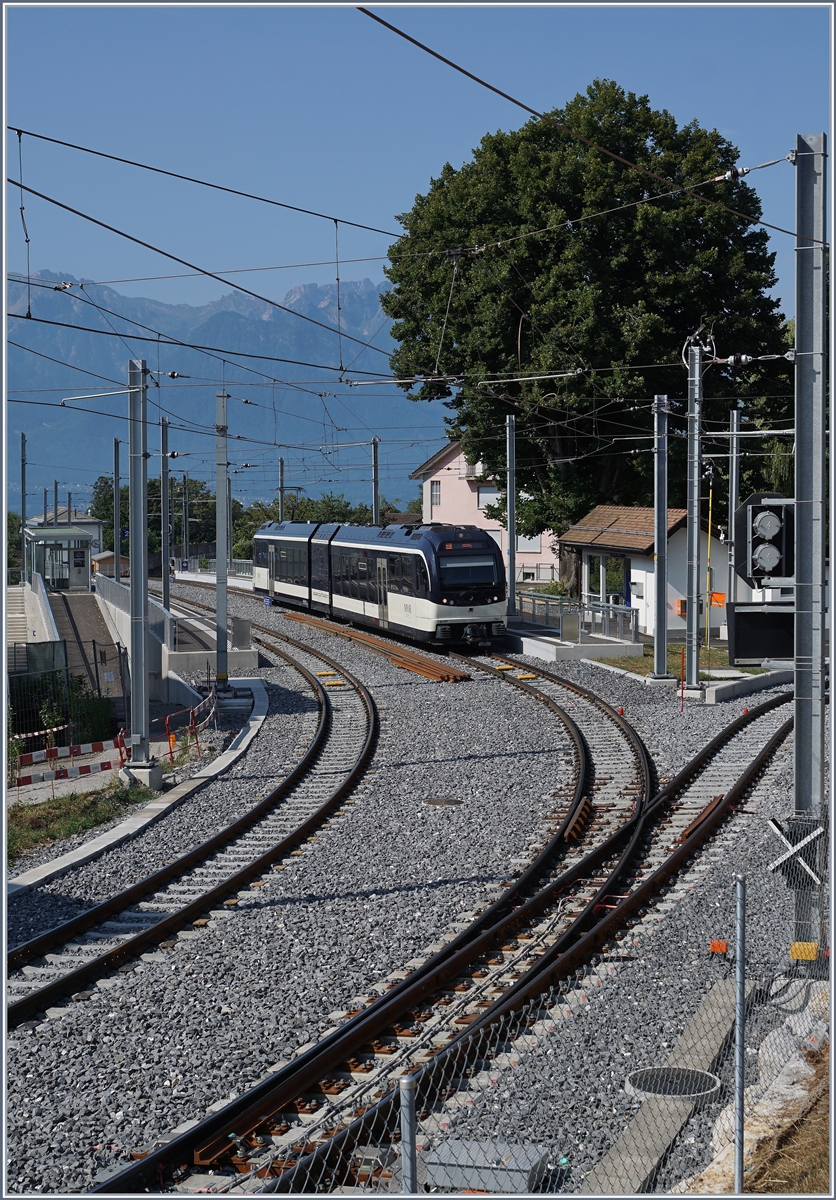 Der MVR ABeh 2/6 7505 beim Halt in St-Légier Gare, der Bahnhof ist nun (fast) fertig umgebaut und verfügt über eine nun gestreckt Gleisanlage mit längeren Überhohlgleisen und Schienenfreien Zugängen. 

24. Juli 2019