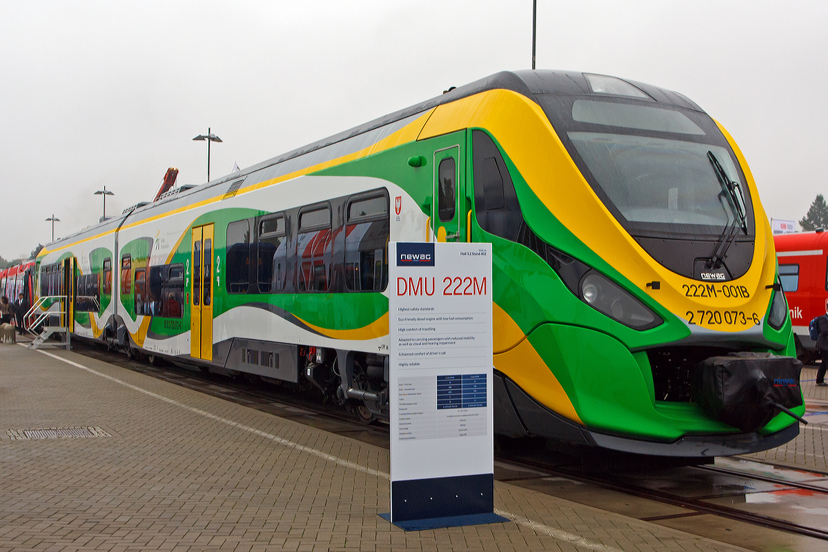 
Der neue zweiteilige Newag Dieseltriebwagen 222M fr die Koleje Mazowieckie (deutsch Masowische Eisenbahnen) wurde von NEWAG Spłka Akcyjna auf der InnoTrans 2014 (hier am 26.09.2014) prsentiert. Hier war es, mit 222M-001 (95 51 2 720 072-8 / 95 51 2 720 073-6) der erste fr Koleje Mazowieckie produzierte Zug. Es soll auch eine dreiteilige Variante angeboten werden. Fr mich ein sehr gelungener Dieseltriebzug.

Dieser zweiteilige Dieseltriebzug unterscheidet sich von den lteren Dieseltriebwagen dieser Art auf den polnischen Schienen. Es verfgt ber eine komfortablen, mit 63% niederflurigen Anteil, funktional und voll klimatisierte Innenraum. Er ist auch fr Personen mit eingeschrnkter Mobilitt geeignet. Diese Triebwagen sollen die von der DB bernommen Triebwagen der Baureihen 627 und 628 zu ersetzen.

Angetrieben wird das Fahrzeug von zwei MTU-Dieselmotoren (Powerpack) mit je 390 kW die Leistung wird jeweils hydromechanisch von einem ZF Automatikgetriebe mit Retarder auf die Enddrehgestelle bertragen. Die modernen Triebwerke erfllen die Abgasnorm Stage IIIB. Fr den Einstieg in die Fahrerkabine sind separate Seitentren vorhanden. 

Technische Daten:
Spurweite: 1.435 mm (Normalspur)
Achsanordnung: Bo’2’Bo’
Lnge ber Kupplung: 43.000 mm
Drehzapfenabstande: 16.300
Fahrzeugbreite: 2.840 mm
Fahrzeughhe: 3.910 mm
Eigengewicht: 83 t
Dienstgewicht: 111 t
Zul. Gesamtgewicht: 120 t
Sitzpltze: 126 davon 10 in der 1.Klasse und 7 Klappsitze
Stehpltze: 140
Max. Passagiere: 330
Anzahl der Tre/Seite: 2
Trbreite: 1.300 mm
Hhe des Niederflurbereiches: 600 mm .S.O.K:
Motor: 2x MTU-Dieselmotoren (Powerpack) mit je 390 kW Leistung
Getriebe: 2x ZF Automatikgetriebe mit Retarder 
Hchstgeschwindigkeit: 120 km/h
Beschleunigung (0-40 km/h): 0,45 m/s
Mehrfachtraktion: bis zu 4 Fahrzeugen
Kleister befahrbarer Gleisbogen: 100 m (80 m in Werkstattbereich)
Kupplung: Scharfenbergkupplung (Schaku) Typ 10


Quelle: http://www.newag.pl/ (in polnischer und englischer Sprache)

