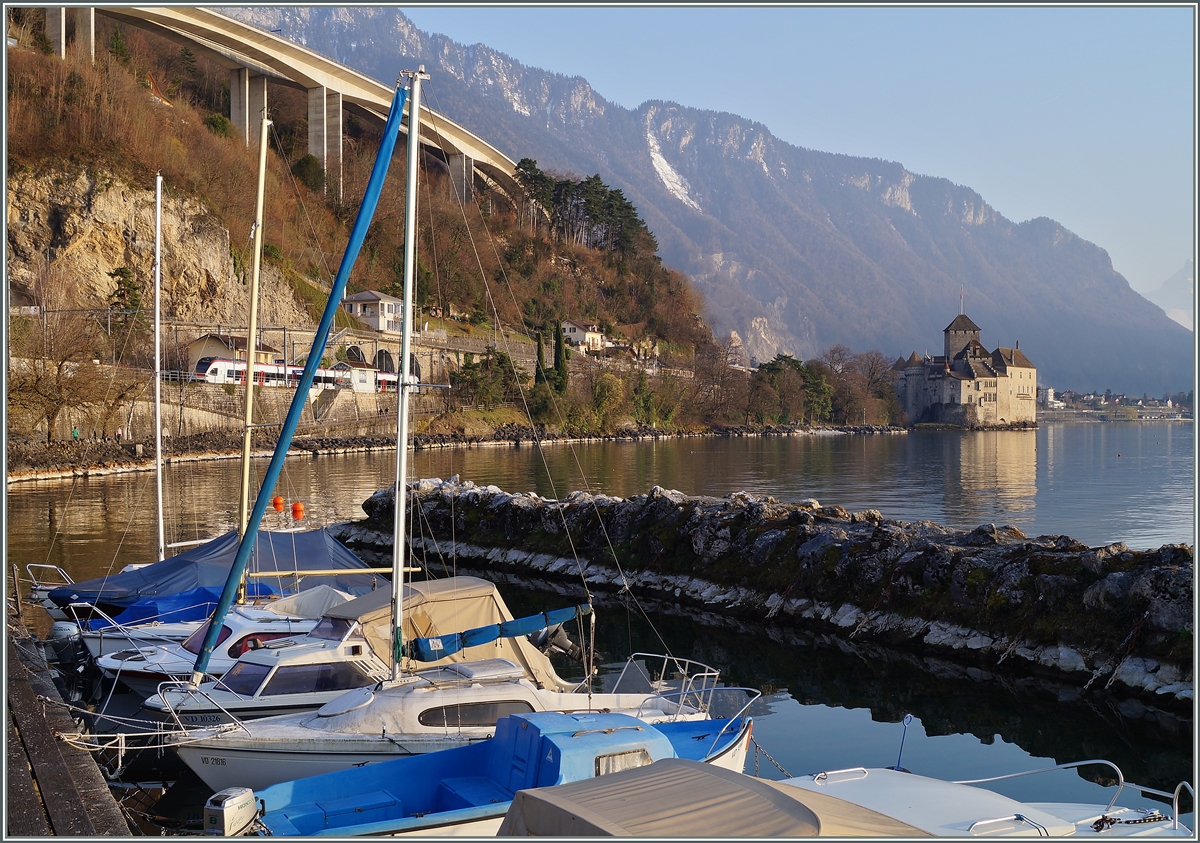 Der noch nicht ganz befriedigende Versuch, das Château de Chillon einem etwas anders in ein  Bahnbild  zu integrieren.
10. März 2014