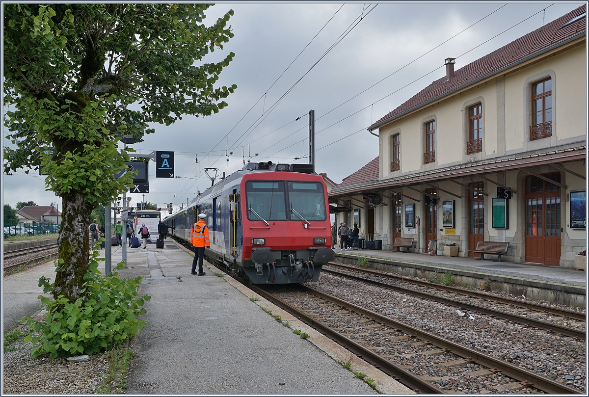 Der RE 18122 Neuchâtel - Frasne hat sein Ziel erreicht und hat nun eine länger Pause bis zur Rückleistung als RE 18123. 

13. Aug. 2019 