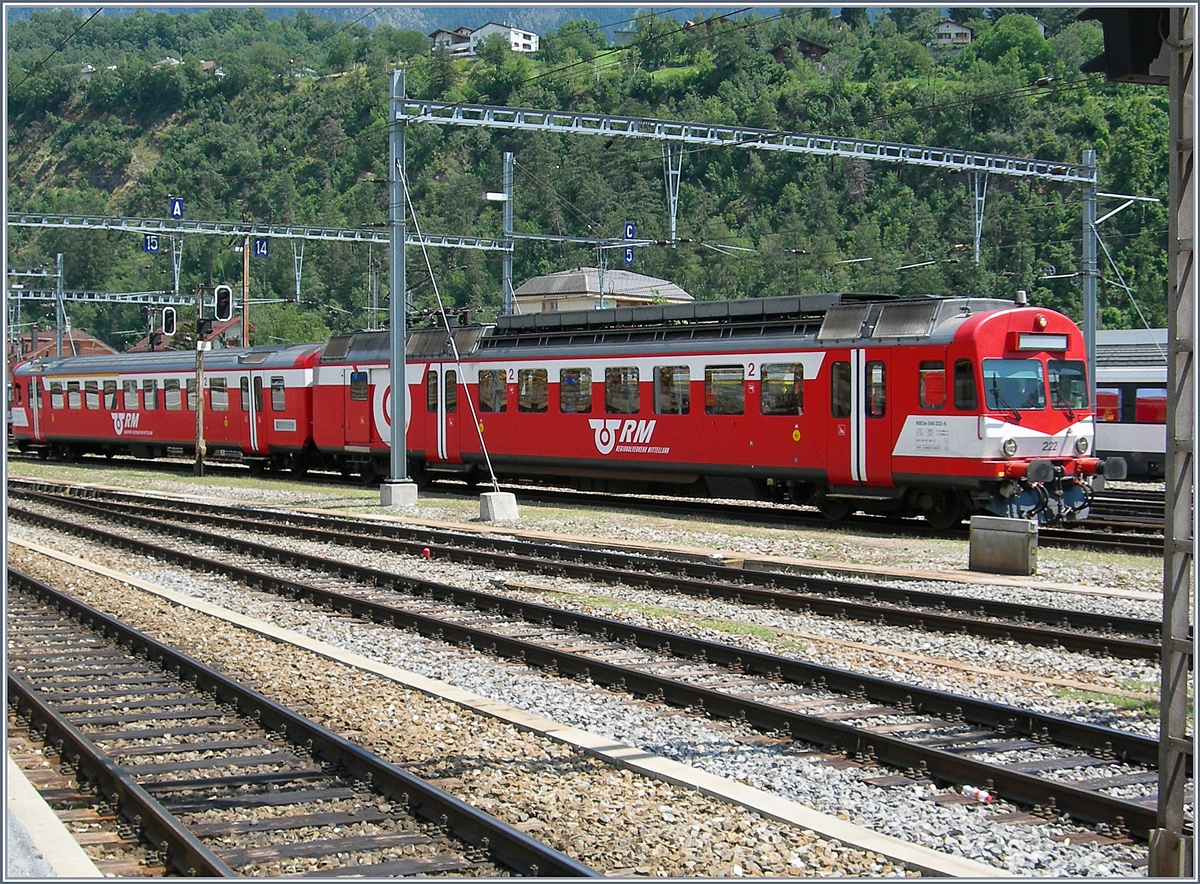 Der RM RBDe 566 222-6 mit ABt in Brig.
11. Juli 2006