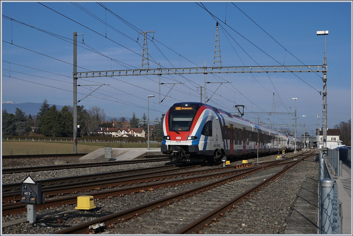 Der SBB RABe 522 228 und ein weiterer RABe 522 verlasen Coppet als SL 4 in Richtung Annemasse.

21. Jan. 2020