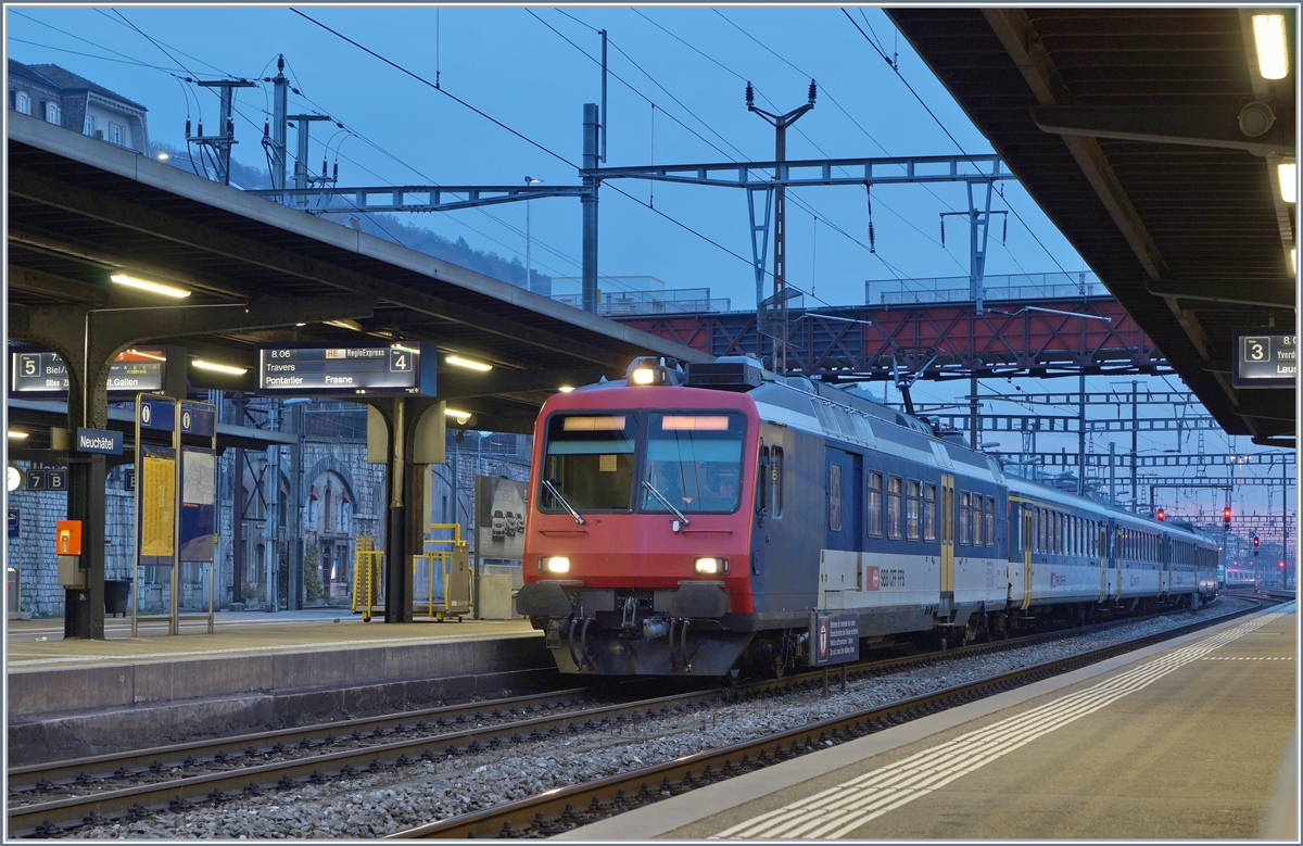 Der SBB RABe 562 NPZ RE Neuchâtel - Frasne in Neuchâtel. 

23. Nov. 2019