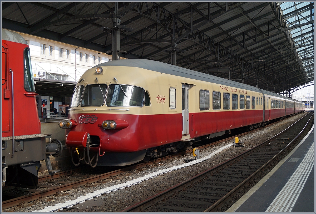 Der SBB RAe TEE II 1053 in Lausanne. 

31. März 2019