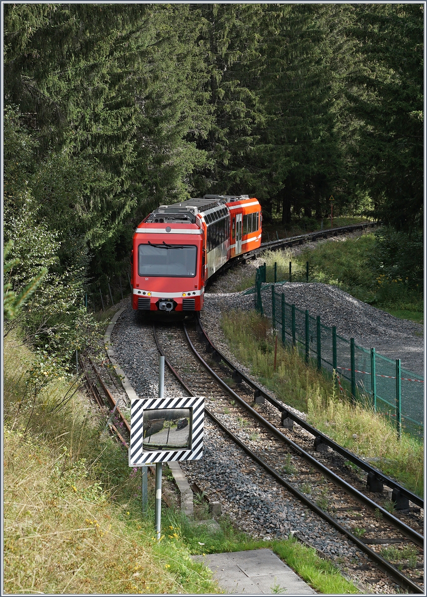 Der SNCF Z 850 52 ((94 87 0001 852-6 F-SNCF) hat an der Bedarfshaltestelle von La Joux nicht halten müssen und fährt nun als TER 18905 weiter in Richtung Vallorcine.

25. August 2020