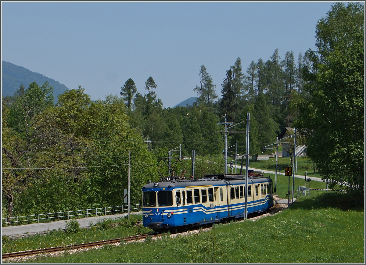 Der SSIF ABe 8/8 21 Roma bei Gagnone-Oresco auf der Fahrt Richtung Re.
13. Mai 2015