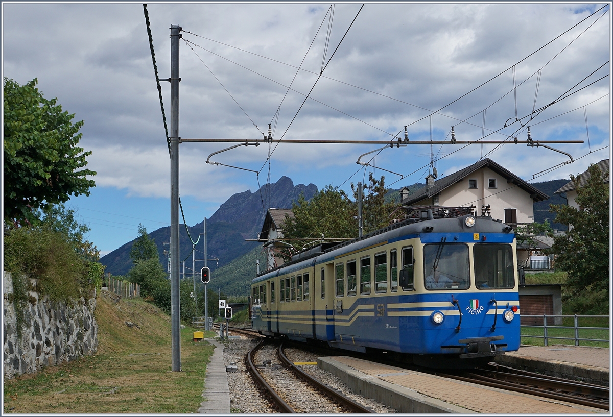 Der SSIF ABe 8/8 22  Ticino  erreicht als Regionalzug 262 von Re nach Domodossola den Bahnhof Malesco.
5. September 2016