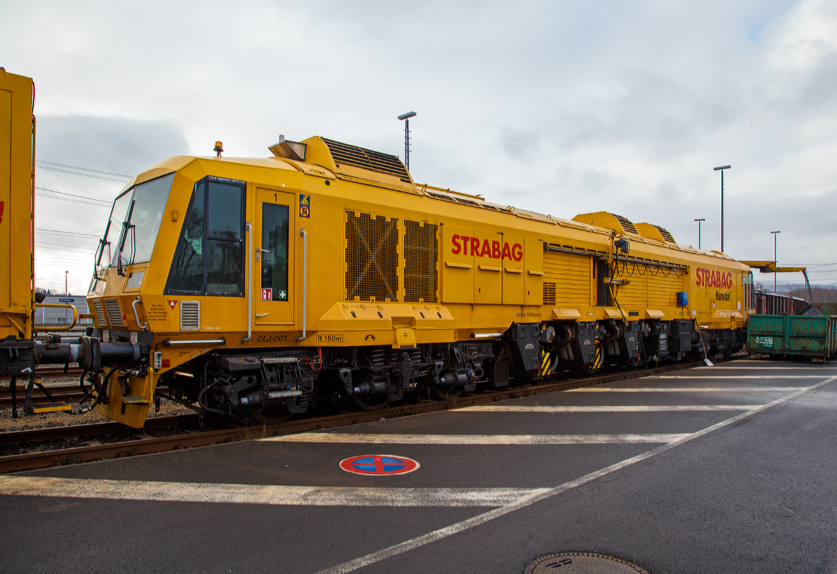 Der Strabag „Hannibal“ ein LINSINGER Schienenfrszug SF 03 W-FFS, Schweres Nebenfahrzeug Nr. 99 80 9427 003-5 D-BRS der BMTI Rail Service GmbH (Servicebetrieb der STRABAG SE) steht am 01.12.2017, mit dem Beiwagen „Vogel der Nacht“ der Gattung Res 37 80 3999 115-3 D-BRS, beim ICE-Bahnhof Montabaur. Hier bereitet die Tagschicht das Fahrzeug fr neue Aufgaben vor und lsst die Spne in einen Abrollcontainer ablaufen.

Auch hochwertige Gleise unterliegen den „normalen“ Verschleiprozessen. Um die Betriebssicherheit, die Betriebskosten und den Fahrkomfort dauerhaft zu gewhrleisten und gering zu halten, mssen sie in regelmigen Abstnden wieder „in Form“ gebracht werden bzw. der Schienenkopf reprofiliert werden. Damit der Aufwand und die betrieblichen Strungen fr das Reprofilieren gering gehalten werden kann, werden diese hochmodernen Frszge eingesetzt. Die Bearbeitungsgeschwindigkeit liegt bei 8 bis 25 m/min, je dem wie viel abgefrst werden muss. Die Bearbeitungsgenauigkeit liegt bei:
Querprofilgenauigkeit +/- 0,1 mm
Lngsprofilgenauigkeit 0,05 mm
Oberflchenqualitt Ra = ca. 3m

Weitere Vorteile des Frsens sind:
Kein Funkenflug bei der Bearbeitung
0,3 - 3 mm Frstiefe in einem Durchlauf bzw. berfahrt
Fahrkante als Bezugskante whlbar
Hhenkopierung zur Minimierung der Lngswelligkeit
Profilform durch unterschiedliche Frsformwerkzeuge nderbar
Bearbeitungsgeschwindigkeit bis zu 25 m/min
Abrollgerusch des Rades auf der Schiene unter 46 dbA

Technische Daten das Frszuges 99 80 9427 003-5 D-BRS:
Bauart: SF 03 W-FFS
Hersteller: LINSINGER Maschinenbau Ges. m.b.H., Steyrermhl, sterreich
Fabriknummer: OLJ-001
Baujahr: 2010
Spurweite: 1.435 mm (Normalspur)
Achsformel: Co´Co´
Lnge ber Puffer: 23.800 mm
Drehzapfenabstand: 15.300 mm
Leistung: 675 kW
Eigengewicht: 112,2 t
Nutzlast: 5,8 t
Radsatzfahrmasse: 20 t
Hchstgeschwindigkeit: 100 km/h (Eigenantrieb oder geschleppt)
Zur Mitfahrt zugel. Personen: 5
Zulssige Anhngelast: 60 t
Zugelassen fr Streckenklasse: CE und hher und CM4
Kleister befahrbarer Gleisbogen: R 150 m

Anzahl der Bearbeitungseinheiten (Frseinheiten): links und rechts je 3 Stck
Durchmesser der Messerkpfe (Frser): 600 mm