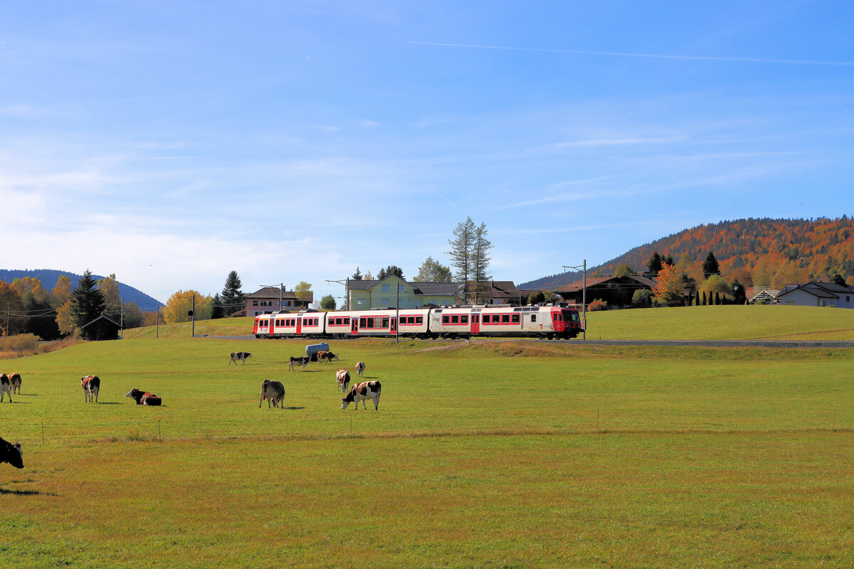 Der TRAVYS Pendelzug 560 384+B 29-43 384+ABt 39-43 984 unweit der Endstation Le Brassus. 19.Oktober 2021 