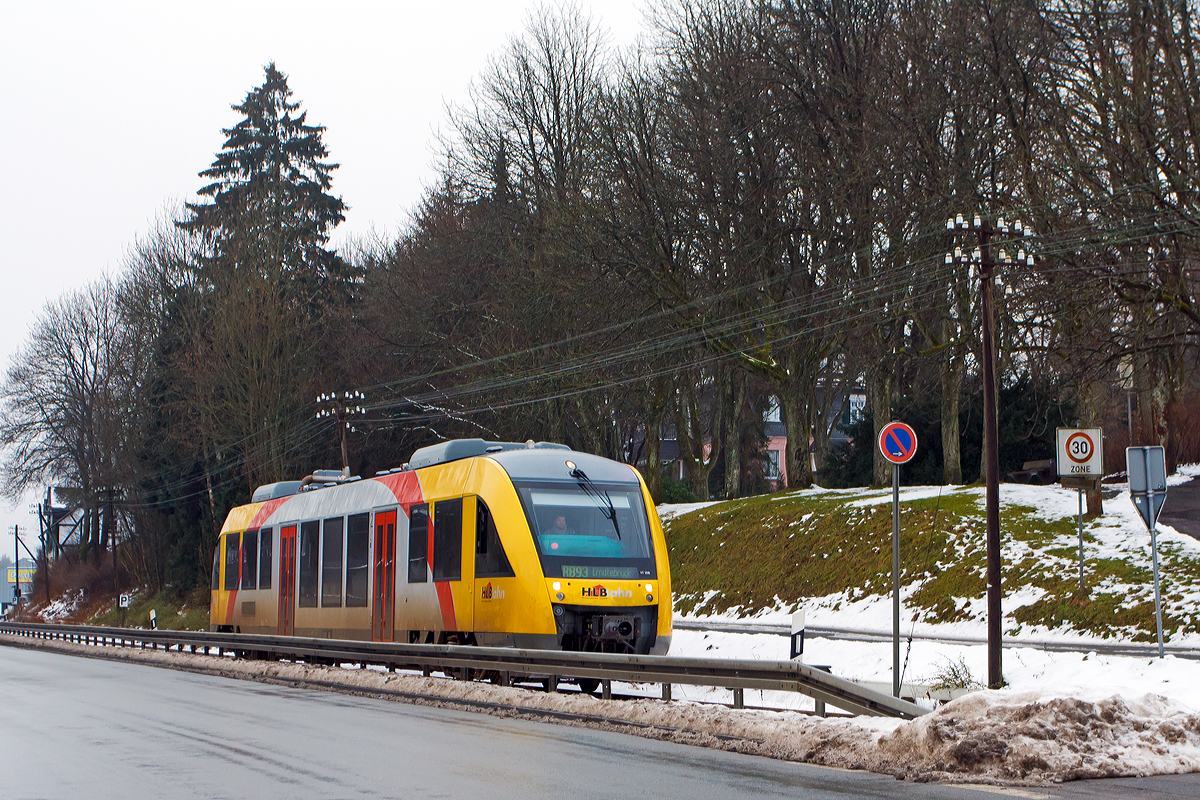 
Der VT 209 ABp (95 80 0640 109-4 D-VCT) ein Alstom Coradia LINT 27 der HLB Hessenbahn GmbH, am 02.01.2015 in Erndtebrck kurz vor dem Erreichen der Endstation dem Bahnhof Erndtebrck. 

Er fhrt als als RB 93  Rothaarbahn  die Verbindung Siegen - Kreuztal - Erndtebrck. 