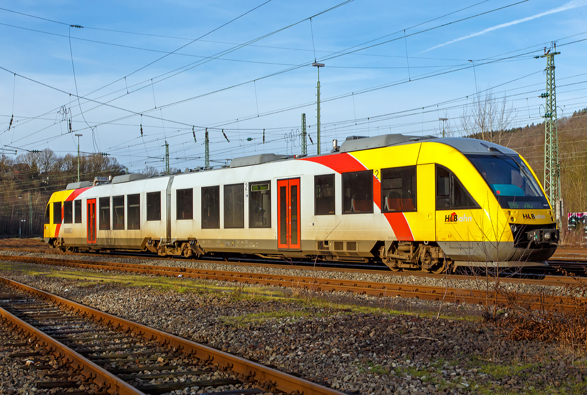 
Der VT 267  (95 80 0648 167-4 D-HEB / 95 80 0648 667-3 D-HEB) ein Alstom Coradia LINT 41 der HLB (Hessische Landesbahn), ex Vectus VT 267, am 18.01.2015 als RB 95  Sieg-Dill-Bahn   Au/Sieg -Siegen Hbf(Umlauf HLB61655). Hier kurz vor der Einfahrt in den Bahnhof Betzdorf/Sieg.