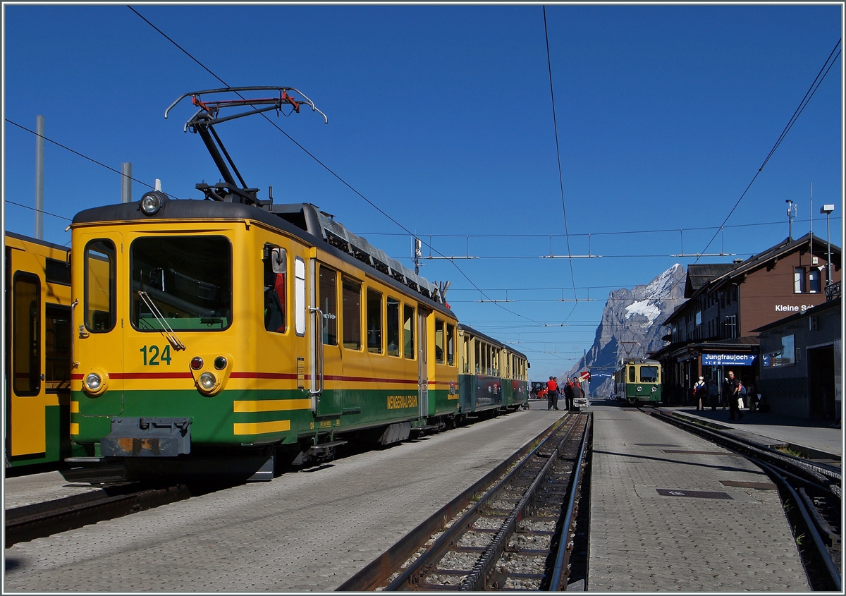 Der WAB BDeh 4/4 124 auf der Kleinen Scheidegg. 
9. Okt. 2014