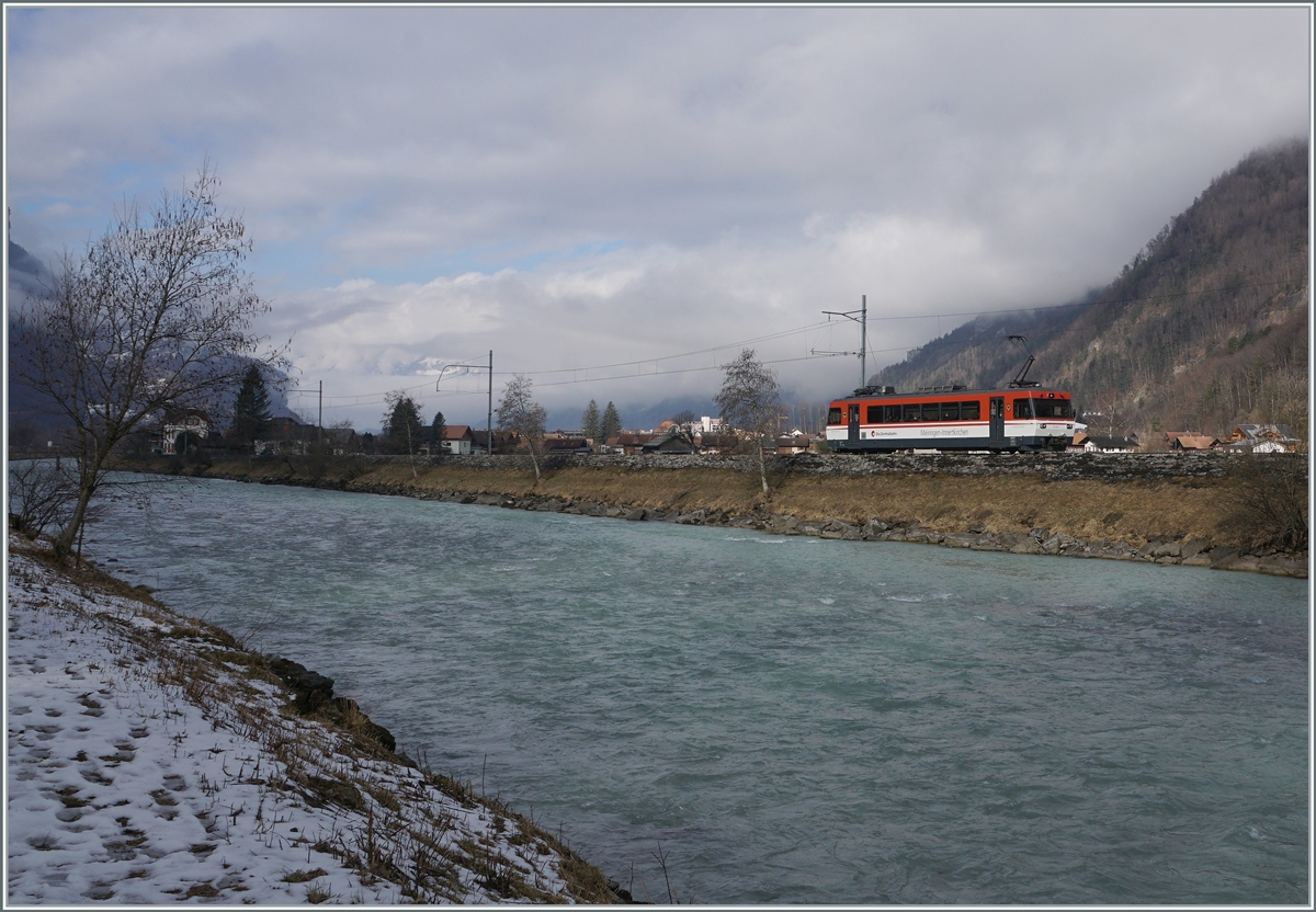 Der Zentralbahn Be 125 008 ist kurz vor der Haltestelle Aareschlucht West auf dem Weg nach Meiringen.

17. Feb. 2021 