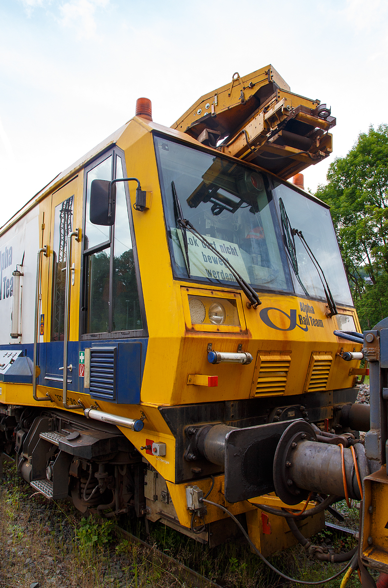 Detailbild von dem LINSINGER Schienenfrszug SF 03 FFS, Schweres Nebenfahrzeug Nr. 99 80 9427 019-1 D-ALPHA (ex 97 33 07 502 18-5), der Alpha Rail Team GmbH & Co. KG, Berlin, abgestellt am 11.06.2016 in Betzdorf (Sieg).