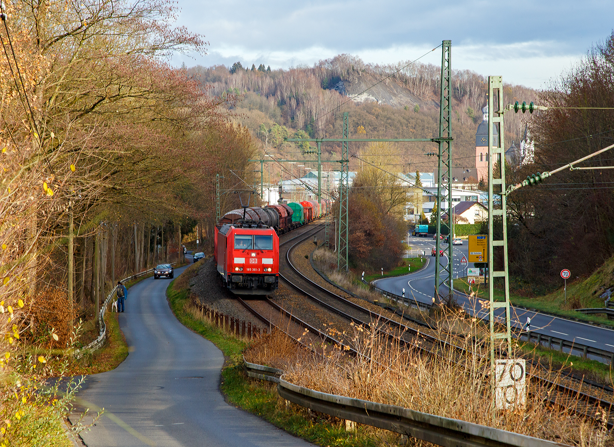 Die 185 361-3 (91 80 6185 361-3 D-DB) der DB Cargo AG fhrt am 01.12.2018 mit einem gemischten Gterzug durch Wissen an der Sieg in Richtung Kln.

Die TRAXX F140 AC2 wurde 2008 von Bombardier in Kassel unter der Fabriknummer 34280 gebaut