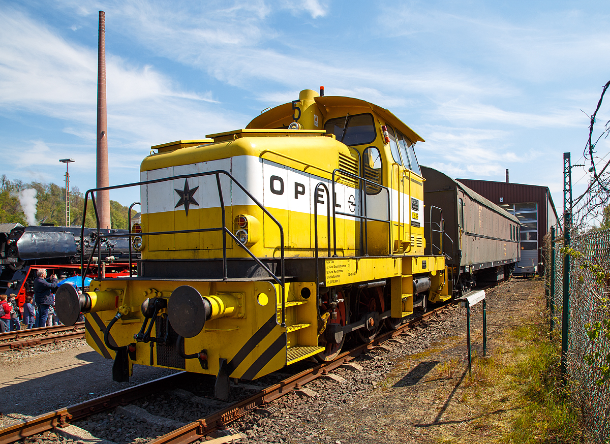 
Die Adam Opel AG, Werk Bochum,  5   am 30.04.2017 im Eisenbahnmuseum Bochum-Dahlhausen. 
Die Henschel vom Typ  DH 500 Ca wurde 1962 unter der Fabriknummer 30499 gebaut.