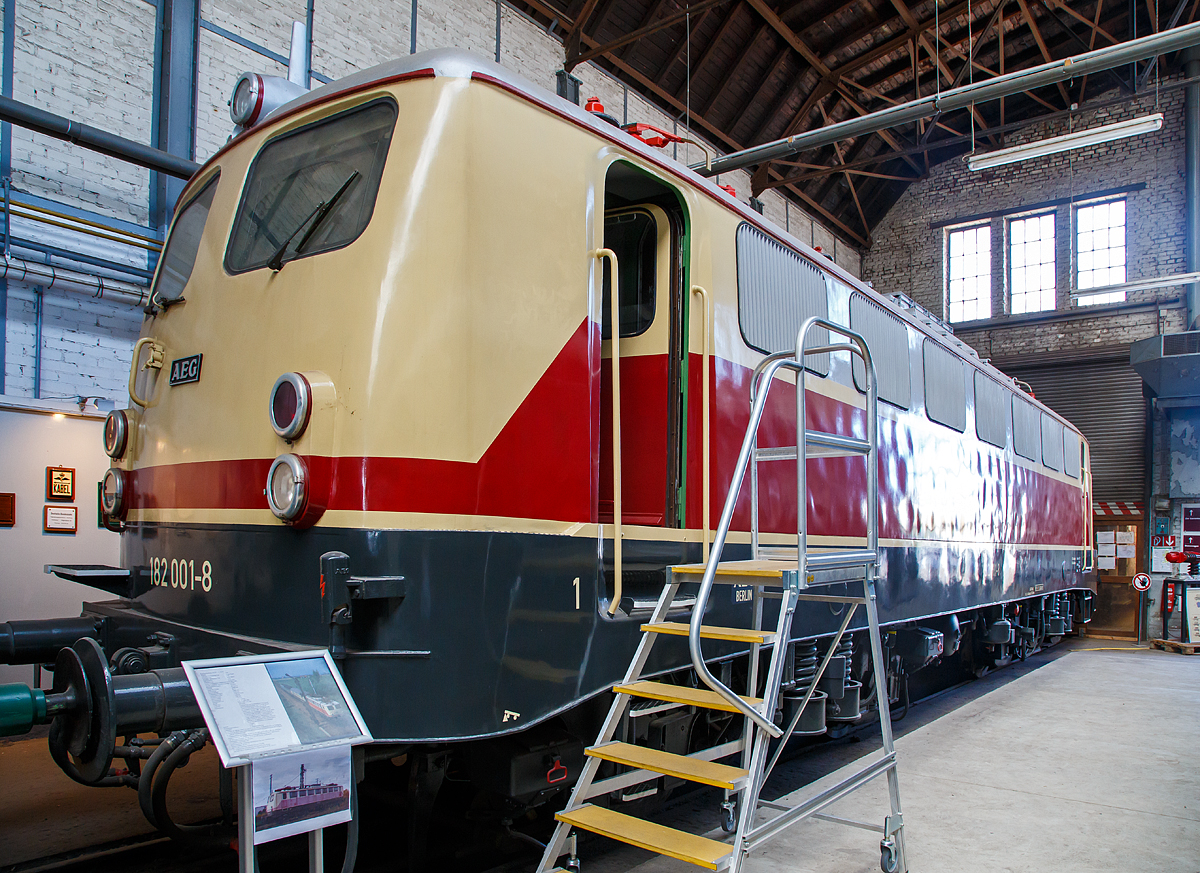 Die  AEG 182 001-8, ex DB 182 001-8, ex DB E 320 01, am 09.04.2016 im DB Museum Koblenz-Lützel.

Nach der Elektrifizierung des Saargebietes im Jahre 1960 benötigte die Deutsche Bundesbahn neue Mehrsystemlokomotiven für die zwei Stromnetze der DB und der SNCF. Solche Lokomotiven für den grenzüberschreitenden Verkehr wurden schon 1957 in Auftrag gegeben.

Die Mehrsystem-Elektrolokomotive wurde 1960 Krupp in Essen unter der Fabriknummer  3778  gebaut, der elektrische Teil ist von AEG. Bei der Deutschen Bundesbahn (DB) wurde sie als E 320 01 in Dienst gestellt.  Mit der Einführung der EDV-Nummer wurde sie zum 01.01.1968 umgezeichnet in DB 182 001-8 und 1977 ausgemustert. Im Jahr 1981 erfolgte ein Verkauf an die Firma AEG und Umbau zum Versuchsträger für Drehstromantrieb. Dadurch ist zum Beispiel ein Drehgestell mit asynchronen Drehstrommotoren ausgestattet, während das zweite Drehgestell die konventionellen Kommutator-Motoren besitzt. Zudem besitzt die Lok einseitig einen ersten Prototyp des Einheitsführertisches, der zweite Führerstand ist zur Messplattform umgebaut worden.

Als Versuchsträge wurde sie auch Anfang der 1980er Jahre auf der S27 in München im Wendezugbetrieb eingesetzt. Sie erhielt dabei den neuen Anstrich in rot/beige. Da in einem Führerstand die zahlreiche Messgeräte aufgebaut waren, war nur noch ein Führerstand in seiner eigentlichen Funktion verfügbar. Die 182 001 wurde daher immer mit einem Steuerwagen gekuppelt.

TECHNISCHE DATEN:
Spurweite: 1.435 mm
Achsanordnung: Bo´Bo´
Gebaute Anzahl:  3 (E 320 01 AEG / E 320 11 BBC / E 320 21 / SSW)
Baujahr: 1960
Länge über Puffer: 16.440 mm
Treibraddurchmesser:	1.250 mm
Dienstgewicht: 82 t
Höchstgeschwindigkeit: 120 km/h
Stundenleistung:  2.760 kW
Dauerleistung: 	2.460 kW
Anfahrzugkraft: 	30.600kp
Stromsystem: 15 kV 16⅔ Hz ~ oder 25 kV 50 Hz ~
Lokbremse: el. Widerstandsbremse
