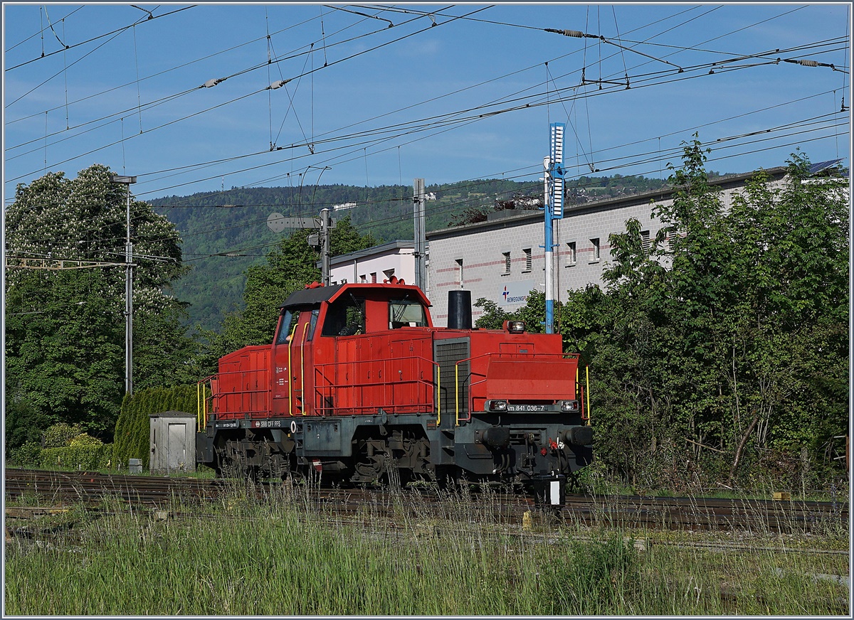 Die Am 841 036-7 im Rangierbahnhof von Biel, welcher im östlichen Bahnhofskopf noch mit Formsignalen ausgerüstet ist.
16. Mai 2017