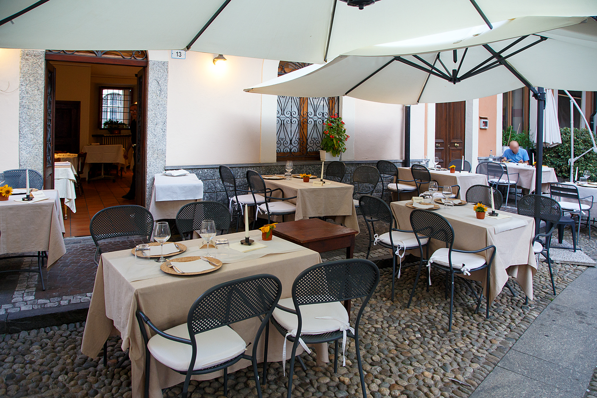 Die Außen Gastronomie eins Ristorantes in Domodossola am 07.09.2021.