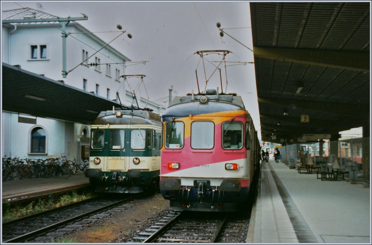 Die beiden MThB ADBe 536 616-6 und 612-5 in Singen warten auf die Weiterfahrt nach Engen und Weinfelden. 

30. Mai 1995