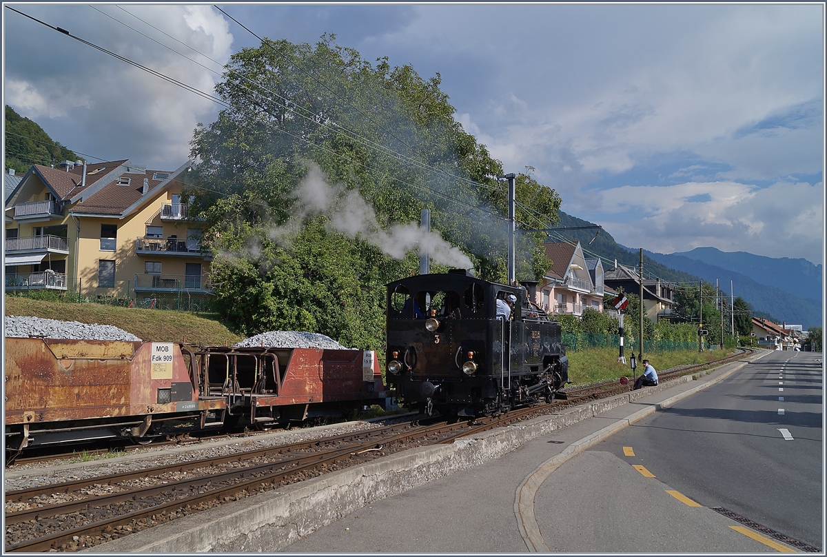 Die B.F.D. HG 3/4 N° 3 rangiert vor dem Hintergrund beladener Schotterwagen in Blonay.

19. Mai 2018