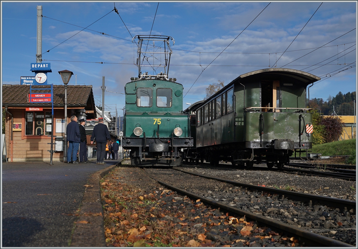 Die Blonay-Chamby Bahn +GF+ Ge 4/4 N° 75 (Baujahr 1913) rangiert in Blonay.

31. Okt. 2021