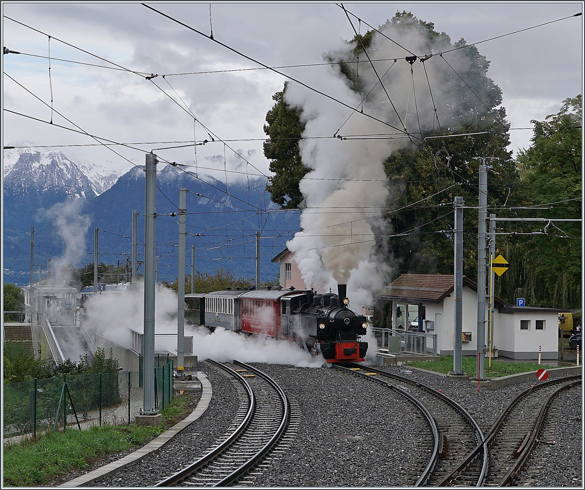 Die Blonay-Chamby G 2x 2/2 105 fährt nach der Ankunft des Gegenzuges in St-Légier Gare mit ihrem Extrazug nach Chaulin wieder ab. 

27. Sept. 2020