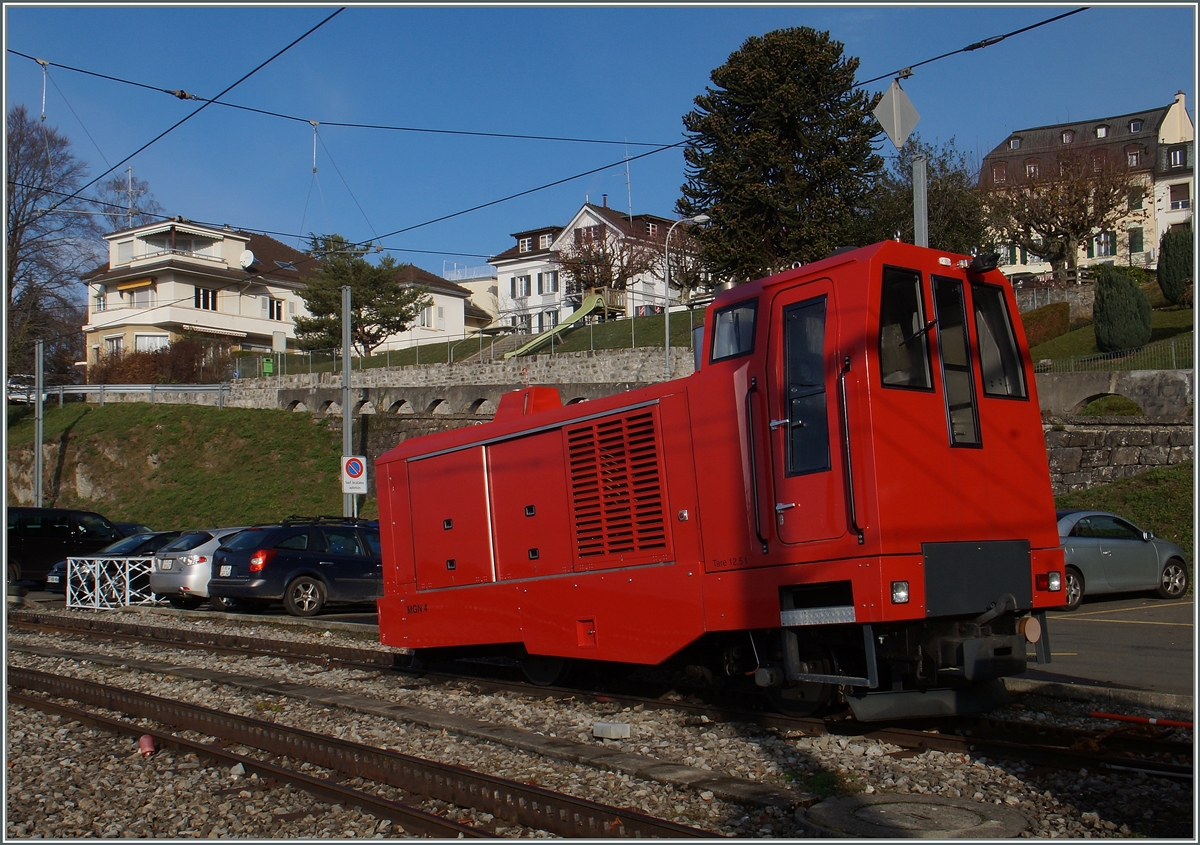 Die von der BRB 1995 übernommene Hm 2/2 N° 4 (Baujahr 1973) in Glion.
8. Dez. 2015