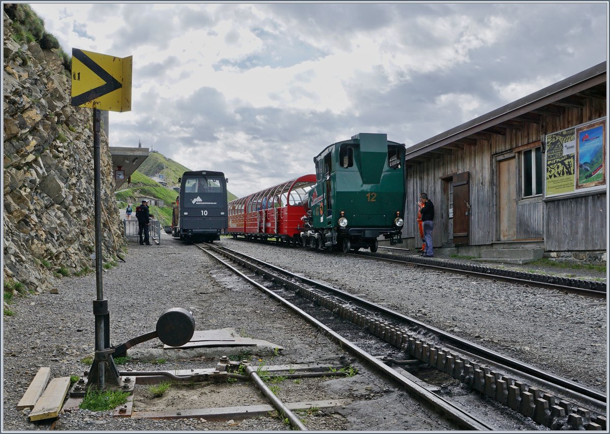 Die BRB Hm 2/2 10 und die H 2/3 N 12 auf dem Brienzer Rothorn.
8. Juli 2016