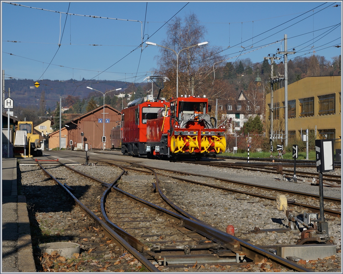 Die CEV MVR HGem 2/2 2501 mit der neune Schneefräse bei Testfahrten in Blonay.
8. Dez. 2016