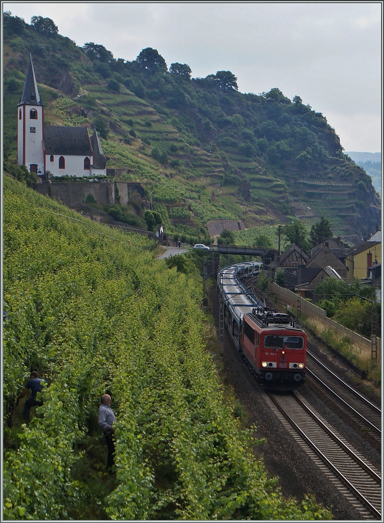 Die DB 155 152-2 ist bei Hatzenport an der Mosel unterwegs. 
21. Juni 2014