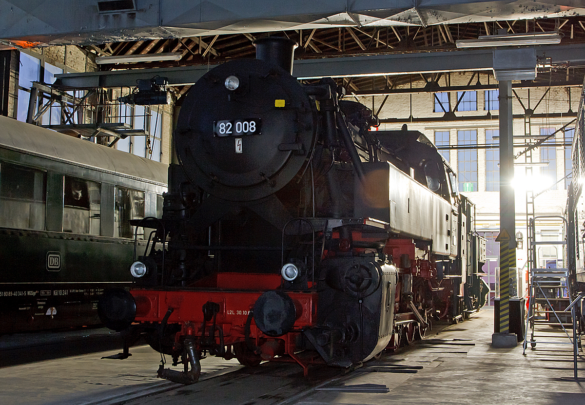 Die DB 82 008 (ex DB 082 008-4) steht nun im  DB Museum Koblenz-Ltzel (14.06.2014), bis April 2014 stand sie (als Leihgabe) im Sdwestflische Eisenbahnmuseum in Siegen. 