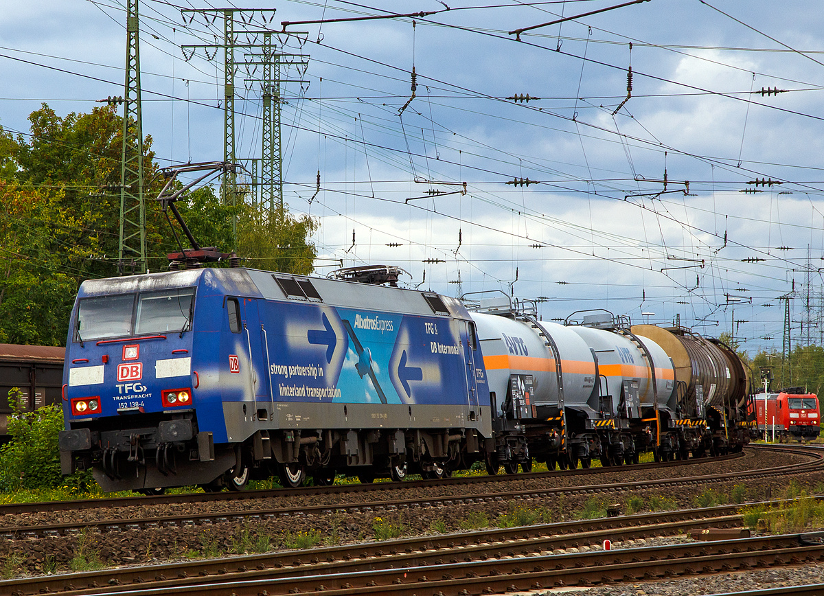 
Die DB - TFG Transfracht  AlbatrosExpress  152 138-4 (91 80 6152 138-4 D-DB) der DB Cargo AG fährt am 04.09.2020 mit einem Kesselwagenzug durch Koblenz-Lützel in Richtung Süden.

Die Siemens ES 64 F wurde 2000 von Krauss-Maffei AG / Siemens in München unter der Fabriknummer 20265 gebaut.