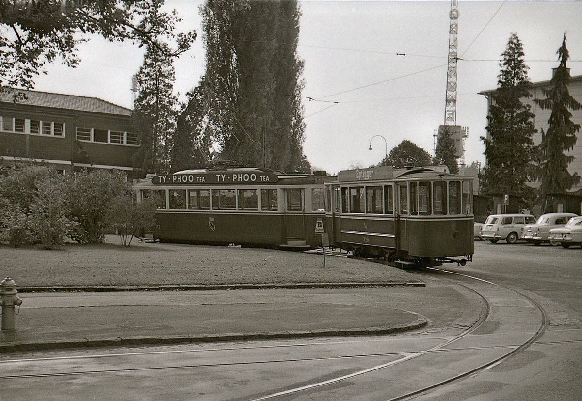 Die ehemalige Tramlinie 1 in Bern, Endstation Brückfeld: Motorwagen 173 mit dem damals ältesten Zweiachsanhänger in Bern, 228 von 1910. Im Dach hat dieser Wagen noch keine Fenster in der Querrichtung. 21.September 1965 