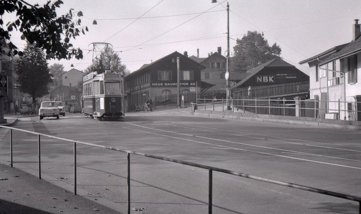 Die ehemalige Tramlinie 1 (Betriebseinstellung 11.Oktober 1965): Wagen 172 auf der Rückfahrt Richtung Bahnhof beim Inselspital. Spätsommer 1965 