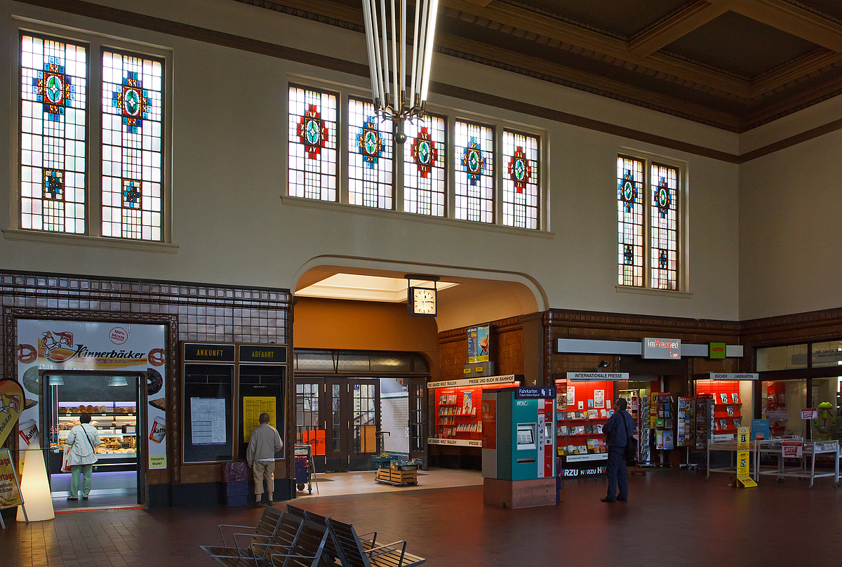 
Die Empfangshalle vom Bahnhof Bad Nauheim am 20.08.2014.