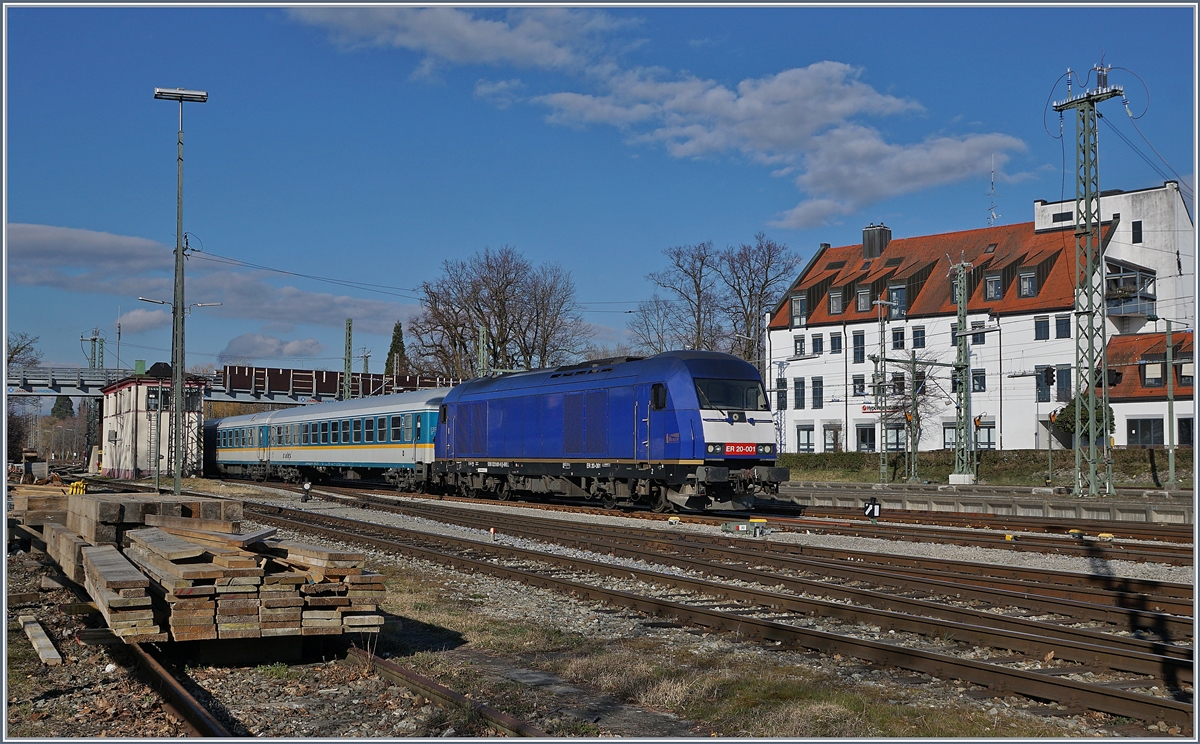 Die ER 20-001 (V223) erreicht mit ihrem  Alex  Lindau Hbf. 

16. März 2018