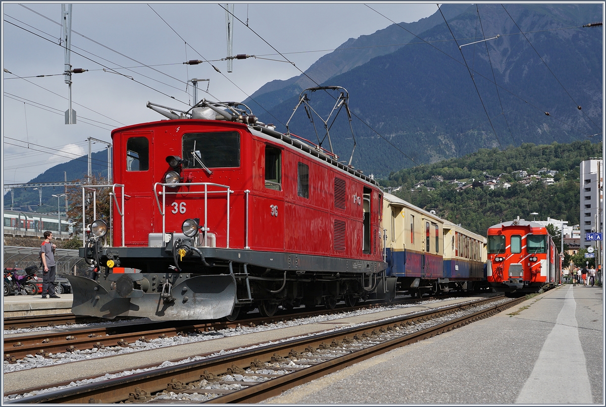 Die FO HGe 4/4 36 (Baujahr 1948) steht mit dem  Glacier Pullman Express  in Brig.

31. August 2019