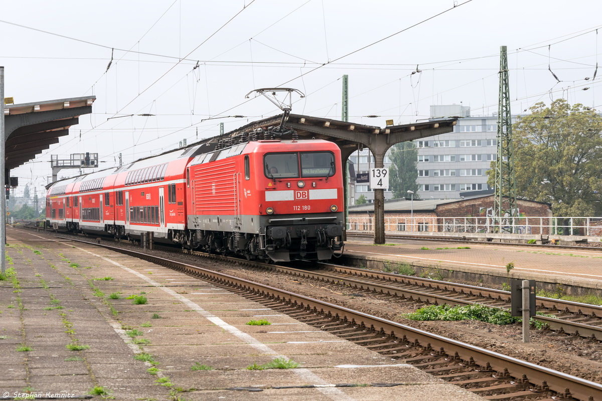 Die Kielerin 112 180 mit der RB40 (RB 17919) von Braunschweig Hbf nach Burg(Magdeburg) in Magdeburg-Neustadt. 12.09.2015