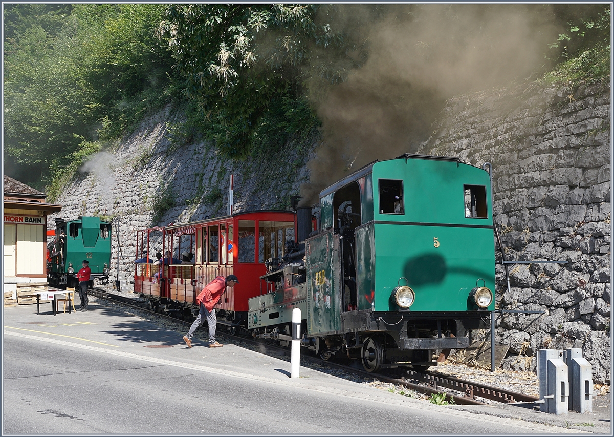 Die kohlegefeuerte BRB H 2/3 N° 5 wartet auf Fahrgäste für dein Dampftag Brienz Extrazug nach Geldried.
30. Juni 2018