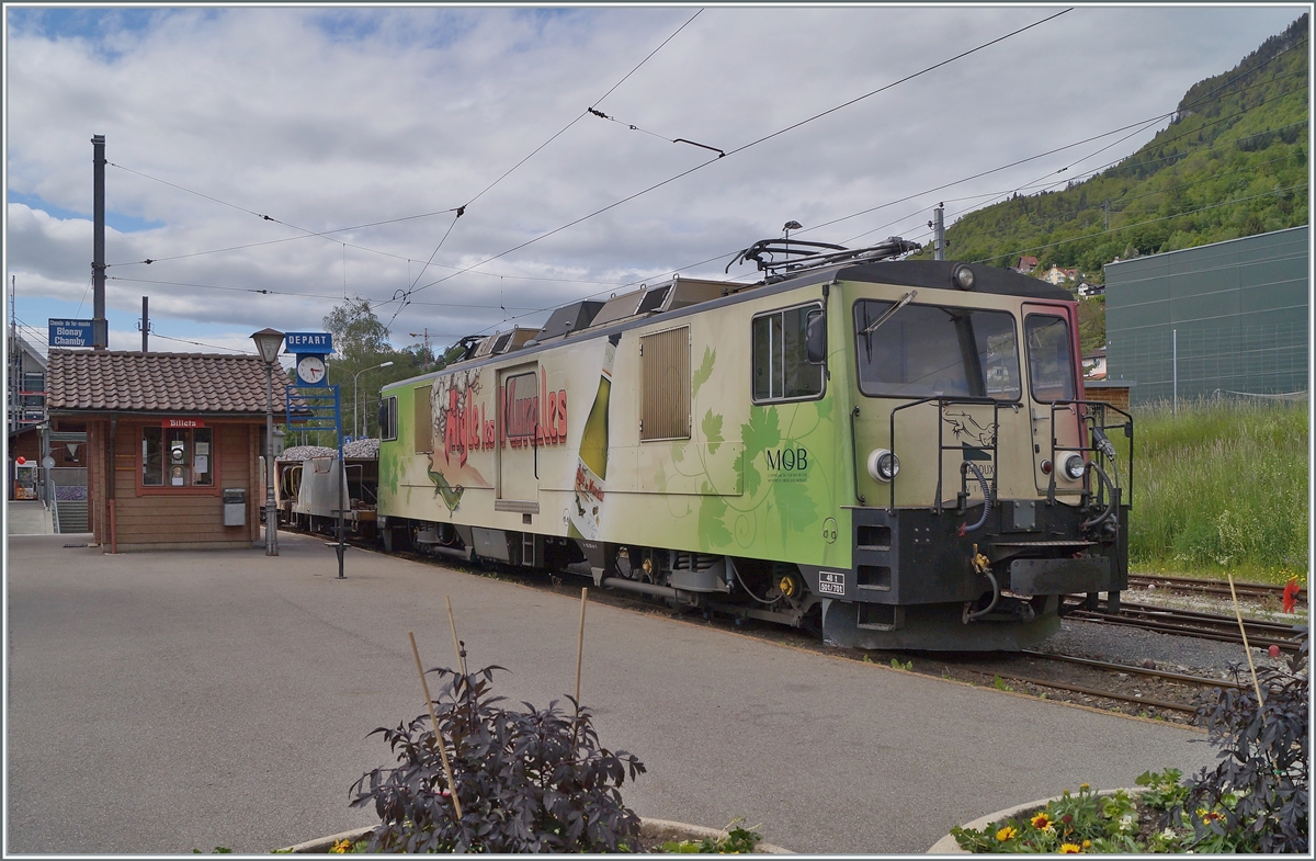 Die MOB GDe 4/4 6006 wartet in Blonay abgebügelt mit ihrem Schotterzug auf die wohl nicht so bald statt findende Abfahrt in Richtung Chamby.

26. Mai 2021