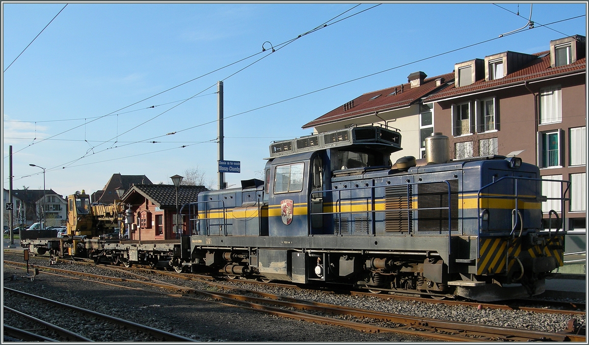 Die MOB Gm 4/4 2004 mit einem Dienstzug in Blonay.
4. April 2016